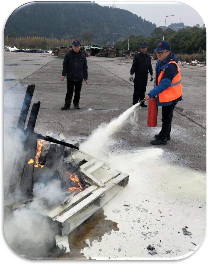 博鱼.体育（中国）官方网站-登录入口急救安全知识培训暨应急疏散和消防灭火演练活动报道(图12)